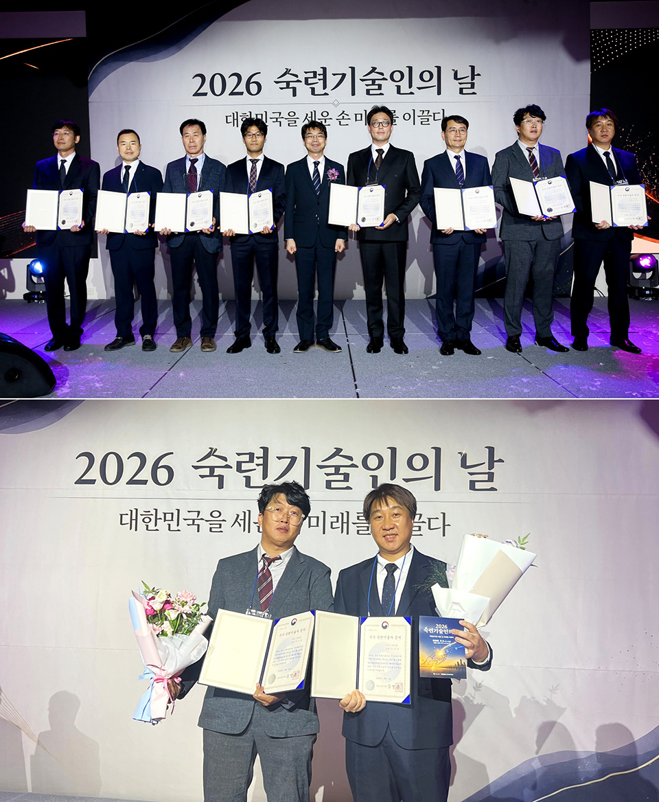 HD Construction Equipment Production Team Leaders Ahn Jung-hoon and Park Ki-hyeop were honored as "Excellent Skilled Technicians" during the "2026 Skilled Technicians’ Day" ceremony held on September 9. (From left in the final photo: Production Team Leaders Park Ki-hyeop and Ahn Jung-hoon.)