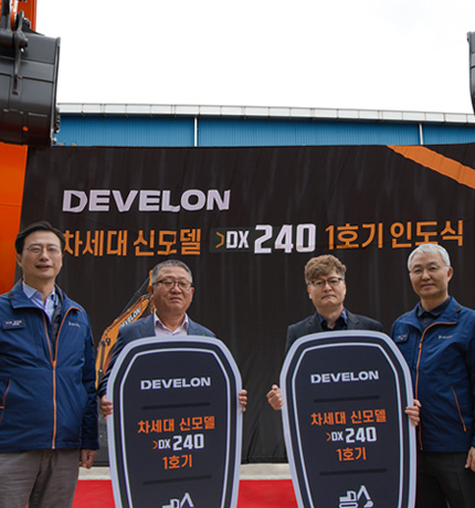 HD Hyundai Infracore has delivered its first next-generation excavator to the first customer following its global market introduction. Pictured from left to right are: Oh Seung-Hyun, CEO of HD Hyundai Infracore; Lee Yong-cheol, CEO of Cheongrim Environment; Hwang Eui-byeong, CEO of Hana Comprehensive Machinery; and Moon Jae-young, Chief Sales Officer at HD Hyundai Infracore.