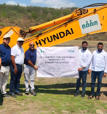 HD Construction Equipment partnered with the NAAM Foundation to sign an MOU for the "Water Resource Conservation for Local Communities in India" CSR project on June 11 at its Chakan plant, and subsequently held a groundbreaking ceremony in Sandbhorwadi.