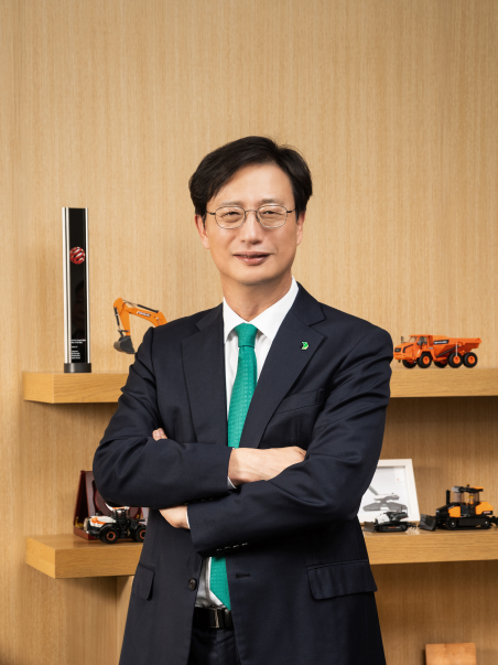 HD Construction Equipment CEO image